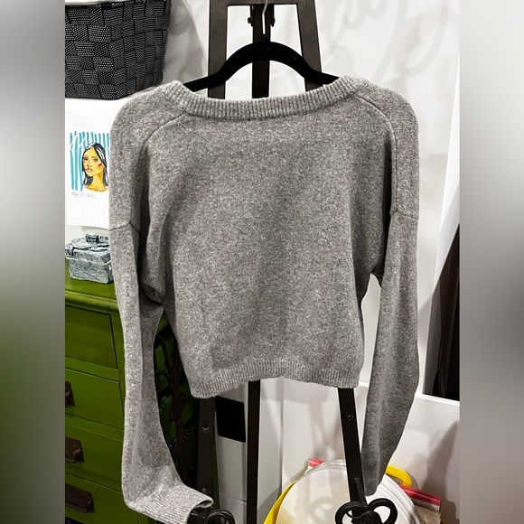 Bershka soft gray sweater size small - Picture 3 of 3